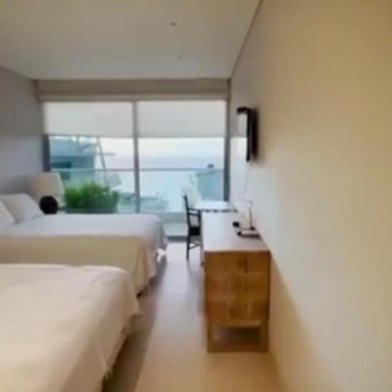 Luxury apartament with pool and 360 view - Three-Bedroom Apartment - 21