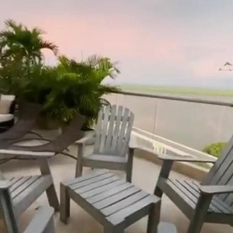 Luxury apartament with pool and 360 view - Three-Bedroom Apartment - 24