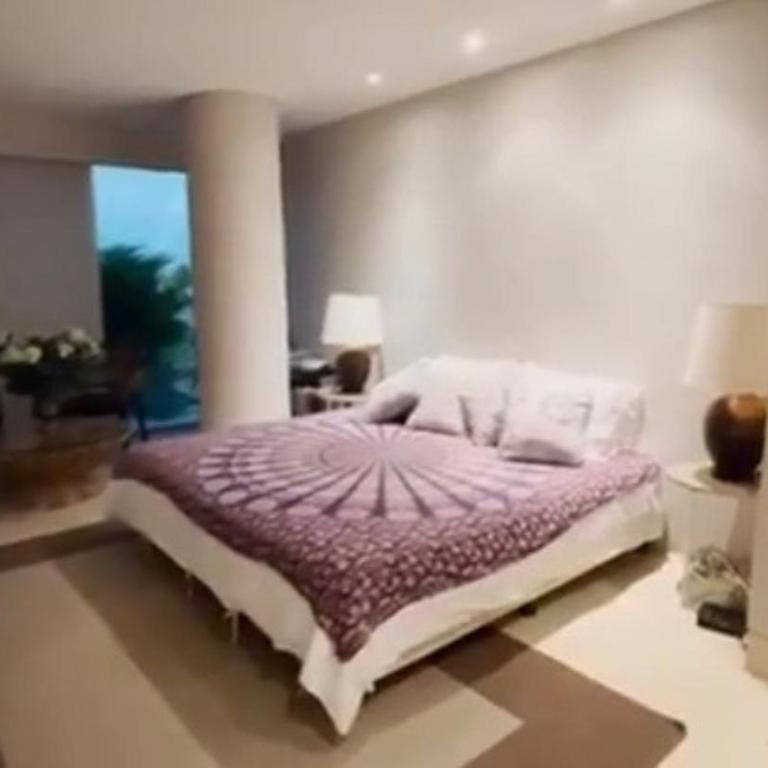 Luxury apartament with pool and 360 view - Three-Bedroom Apartment - 22