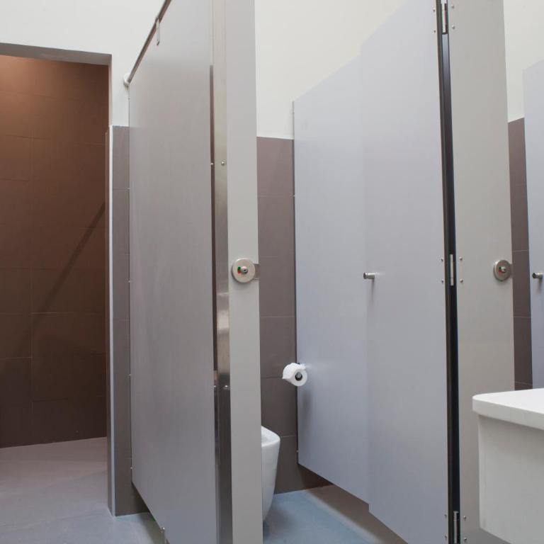 Malaga Stop Hostel AB - Cama en habitación compartida femenina de 8 camas - 8