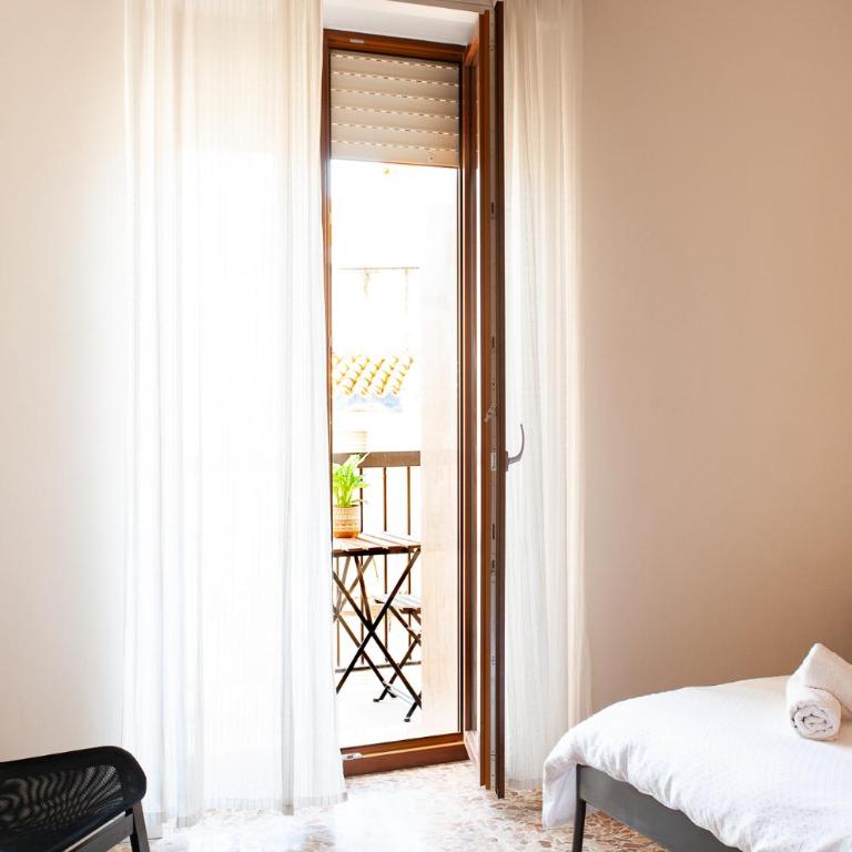 Four Rooms Alghero - Camera Matrimoniale con Balcone - 2