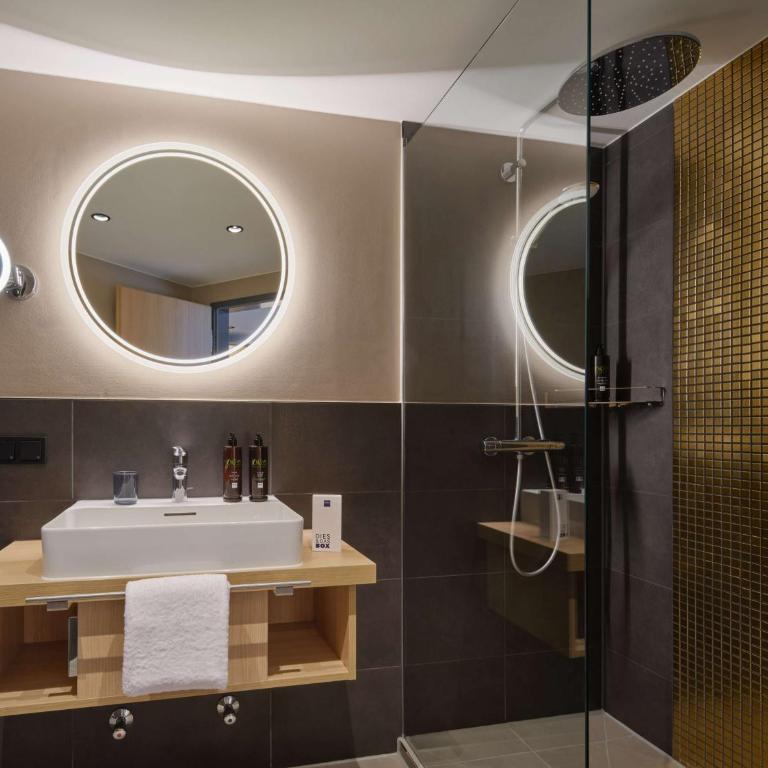 Dorint Hotel Würzburg - Standard Zimmer mit Kingsize-Bett - 4