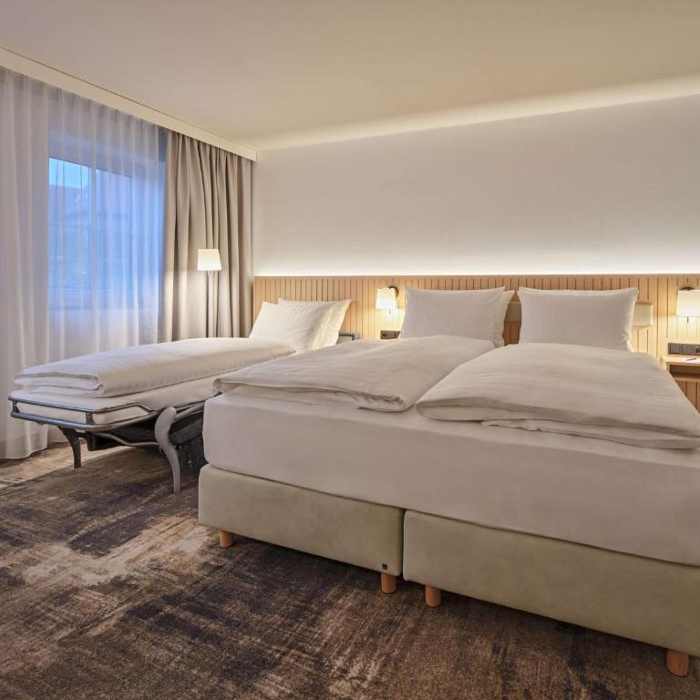 Dorint Hotel Würzburg - Superior Zimmer mit Kingsize-Bett - 2