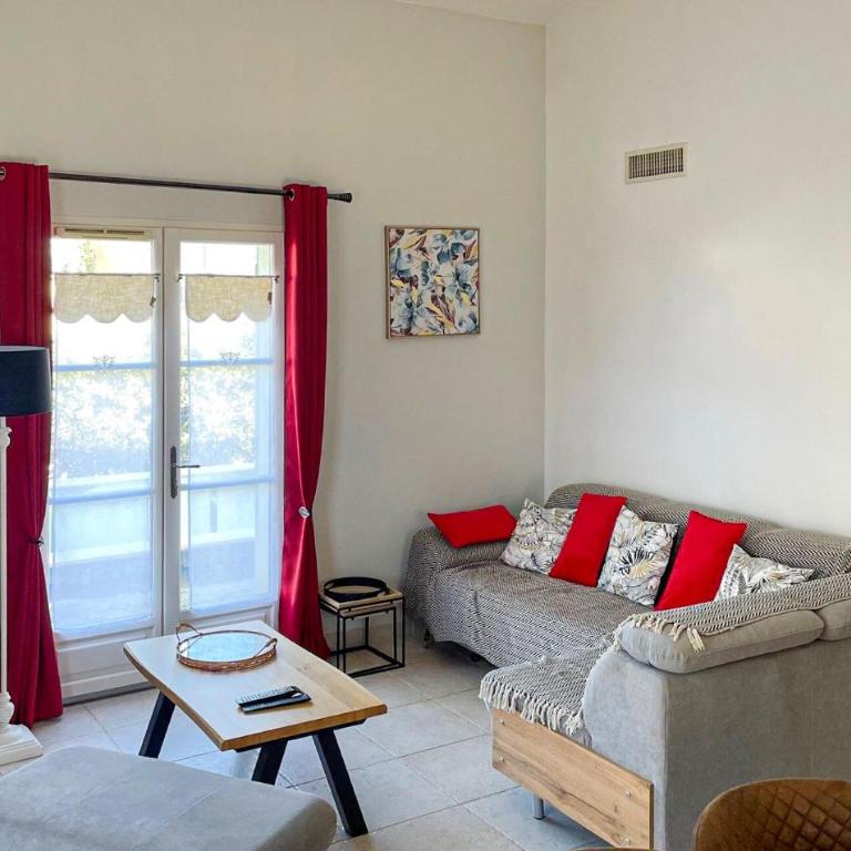 Awesome Home In Saint-Rémy-De-Provence - Maison de Vacances 3 Chambres - 4