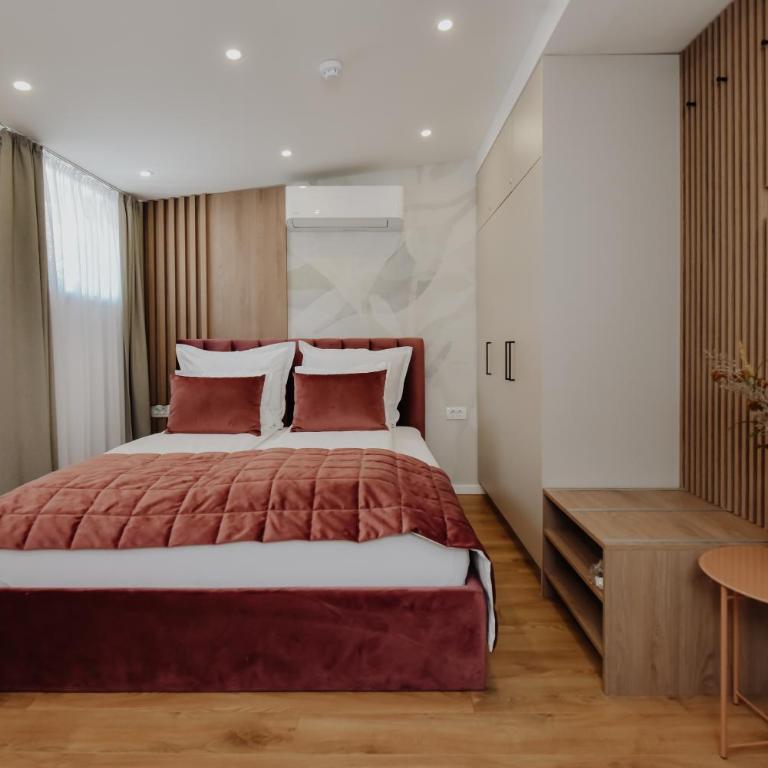 Lux City Apartments & Rooms - Dvokrevetna Soba sa Bračnim Krevetom - 4