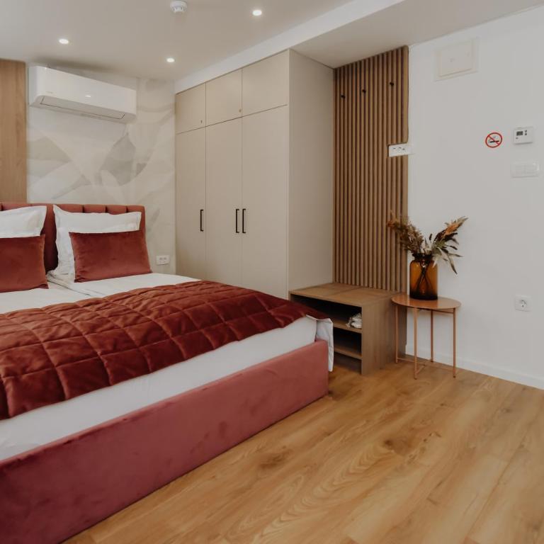 Lux City Apartments & Rooms - Dvokrevetna Soba sa Bračnim Krevetom - 6