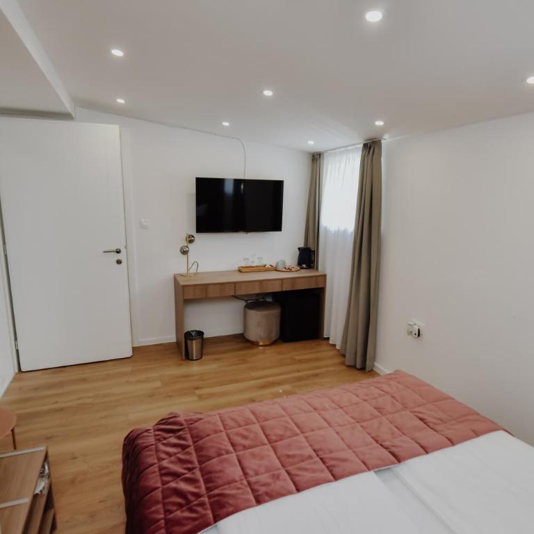 Lux City Apartments & Rooms - Dvokrevetna Soba sa Bračnim Krevetom - 9