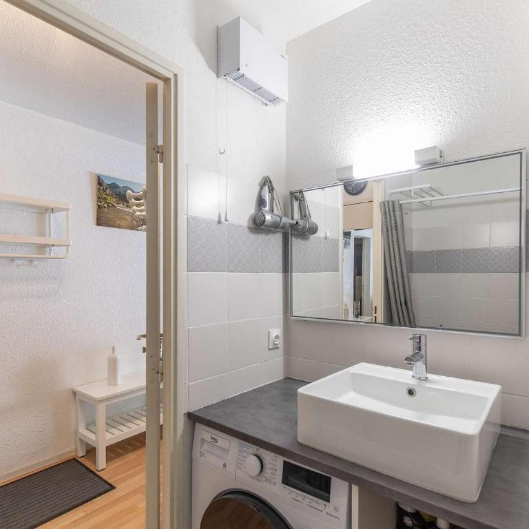 Appartement T2 à Cauterets, proche télécabine avec parking et local ski - FR-1-401-198 - Appartement (4 Adultes) - 12