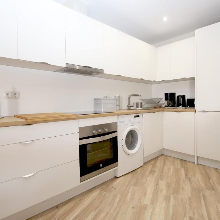 Estepona Port Apartment YVONNE - Two-Bedroom Apartment - 18