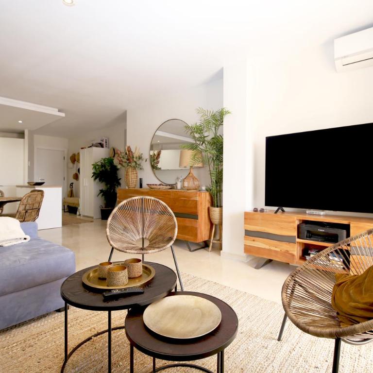 Estepona Port Apartment YVONNE - Two-Bedroom Apartment - 2