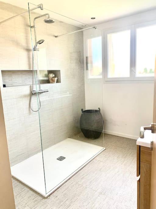 Haut de villa, avec piscine tout confort, 2km de la plage. - Maison 3 Chambres - 6