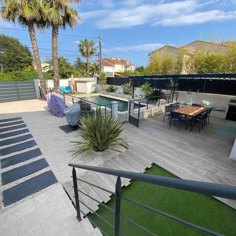 Haut de villa, avec piscine tout confort, 2km de la plage. - Maison 3 Chambres - 14