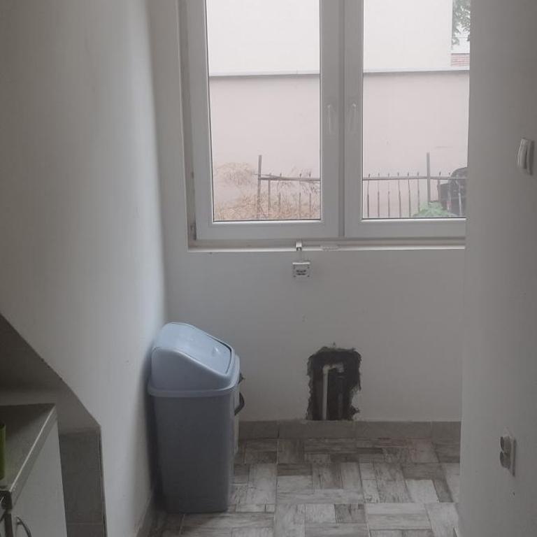 Small Apartment PRIVATE bathroom STRONG WI-FI - Velika Dvokrevetna Soba sa Bračnim Krevetom - 8