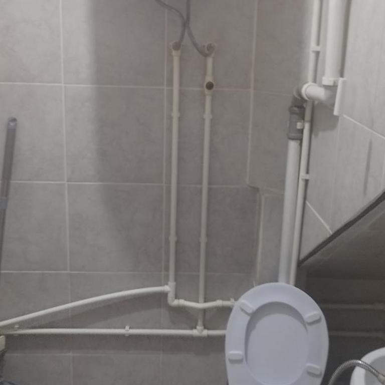 Small Apartment PRIVATE bathroom STRONG WI-FI - Velika Dvokrevetna Soba sa Bračnim Krevetom - 7