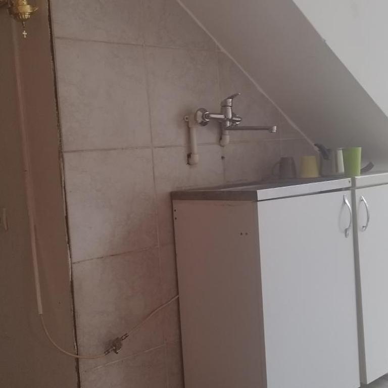 Small Apartment PRIVATE bathroom STRONG WI-FI - Velika Dvokrevetna Soba sa Bračnim Krevetom - 6