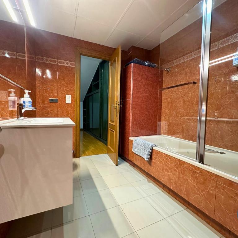 Dos Torres Ático Dúplex - Céntrico con Vistas a la Ciudad - Apartamento de 3 dormitorios - 27