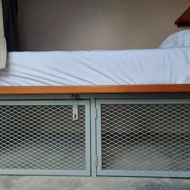 Elmar Hostel - Cama en habitación compartida femenina de 6 camas - 5