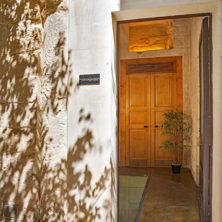 B&B Palazzo Personè Dimora Storica - Superior Triple Room - 6