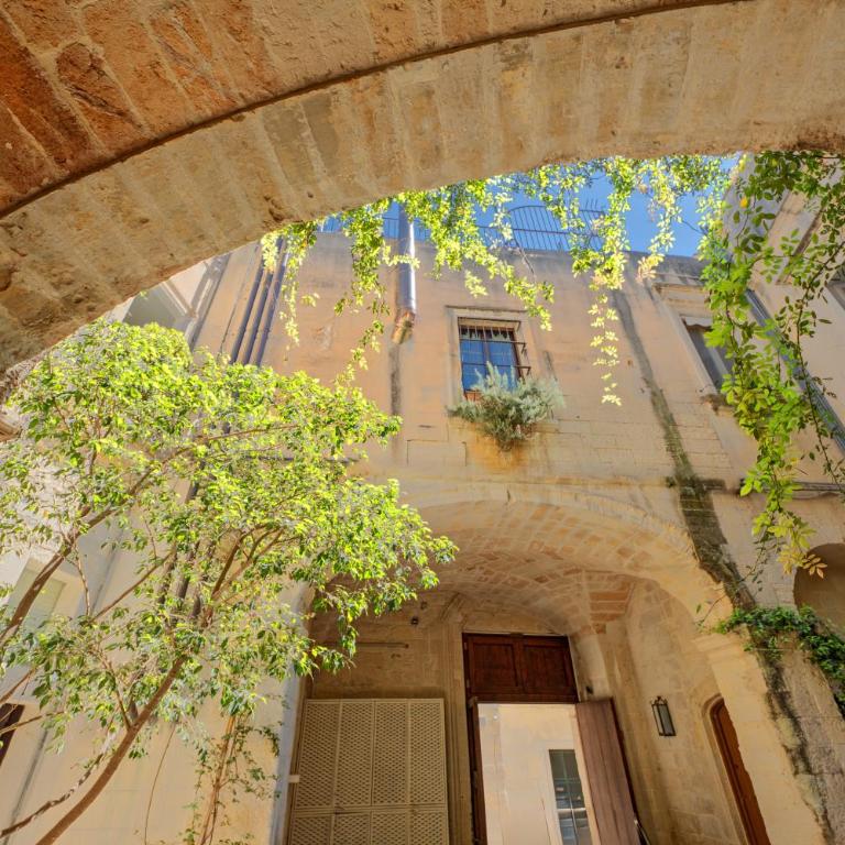 B&B Palazzo Personè Dimora Storica - Superior Triple Room - 2
