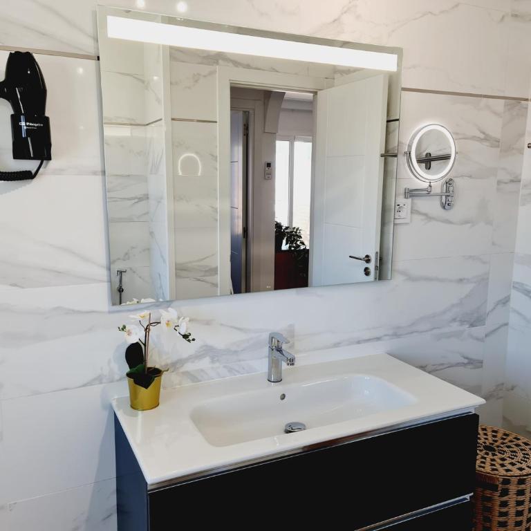 Caleta Star by NicoleT - One-Bedroom Apartment - 22