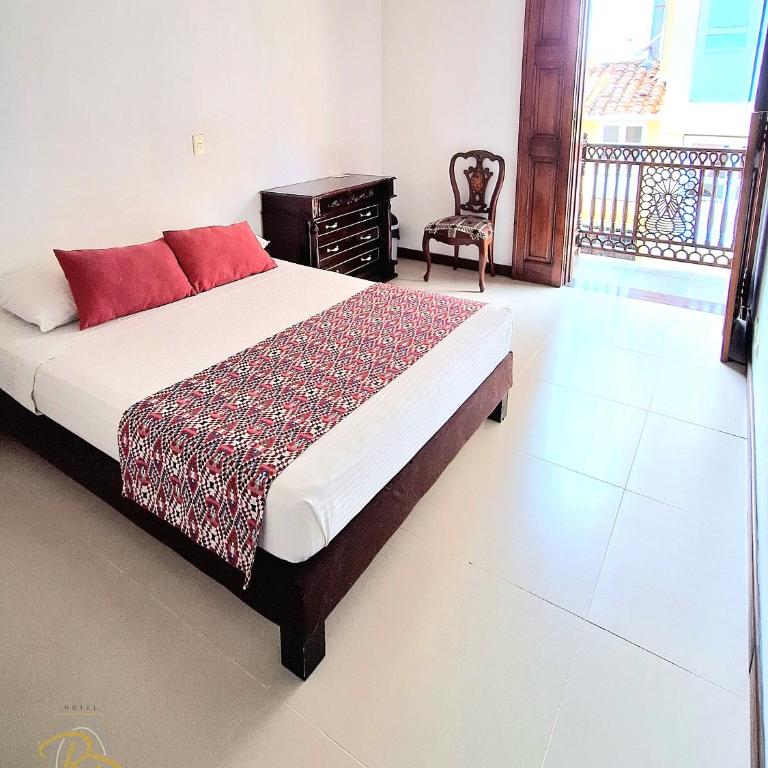 Hotel Rio Piedras - Habitación Doble con balcón (2 adultos + 1 niño) - 3