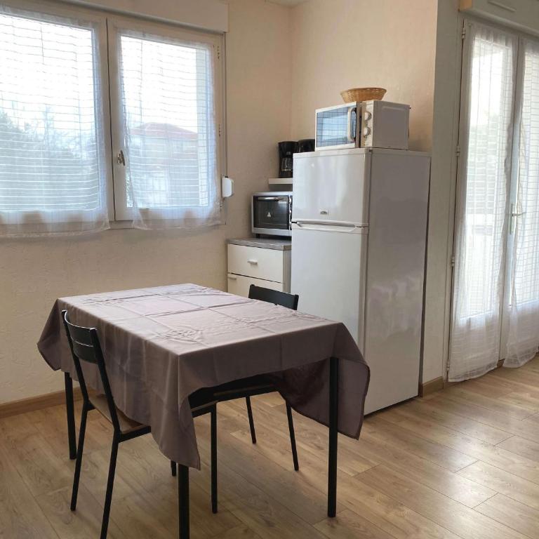 Studio rénové avec balcon, proche commerces, wifi et cellier privatif - Balaruc-les-Bains. - FR-1-553-13 - Studio - 3