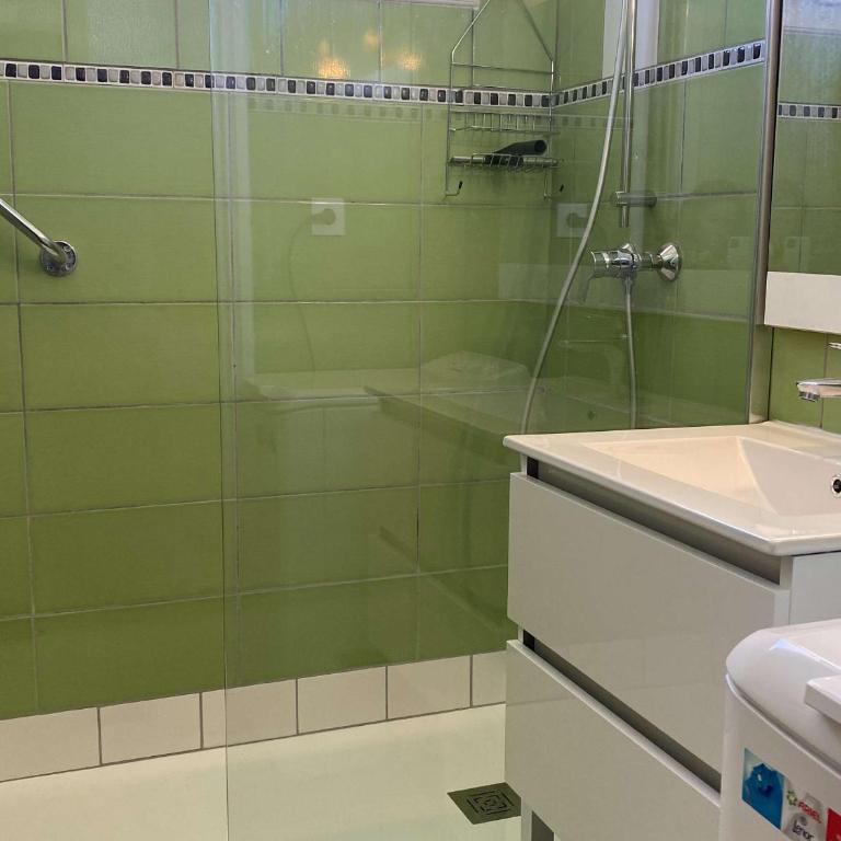 Spacieux T2 à Balaruc-les-Bains, cuisine séparée, climatisation, WiFi, proche Thermes - Appartement 1 Chambre - 18