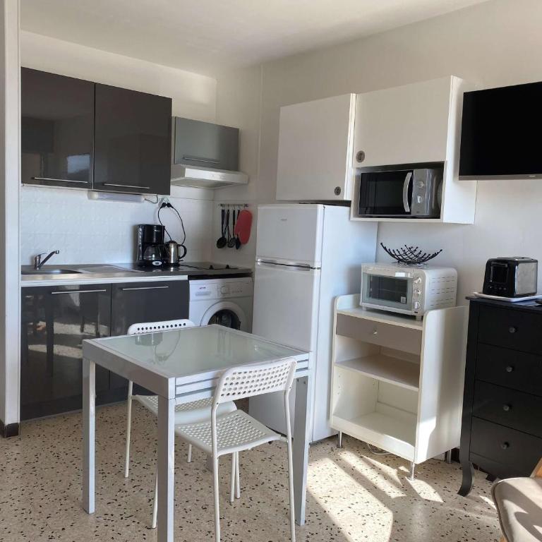 Bel appartement T1 avec vue dégagée, loggia, ascenseur et wifi à Balaruc-les-Bains - FR-1-553-102 - Appartement (2 Adultes) - 2