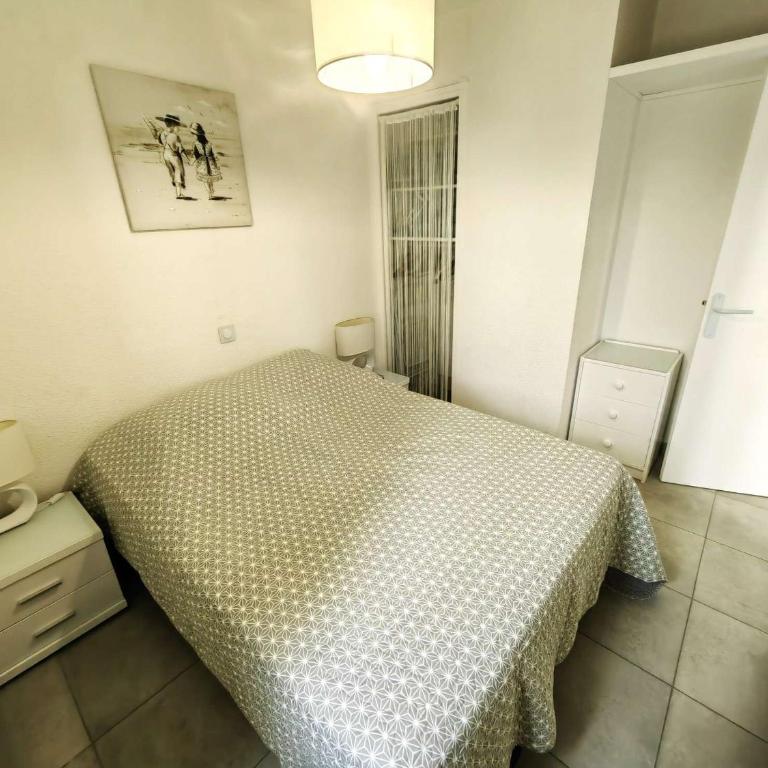 T3 Rénové avec Climatisation, Piscine & Parking à 100m de la Mer - FR-1-607-24 - Appartement (4 Adultes) - 20