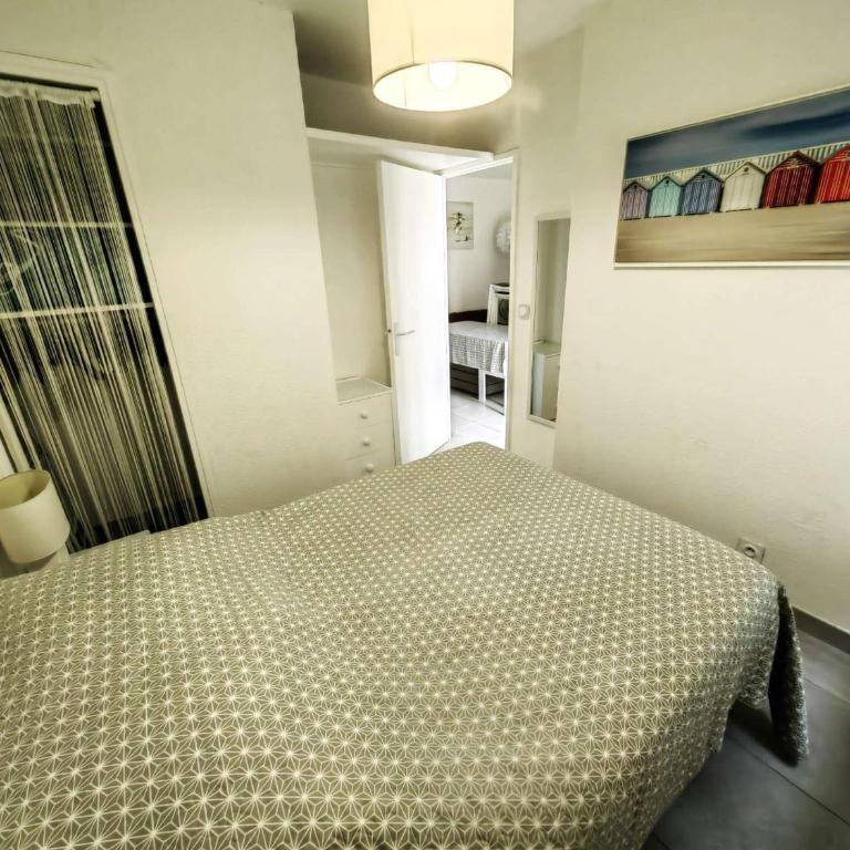 T3 Rénové avec Climatisation, Piscine & Parking à 100m de la Mer - FR-1-607-24 - Appartement (4 Adultes) - 21