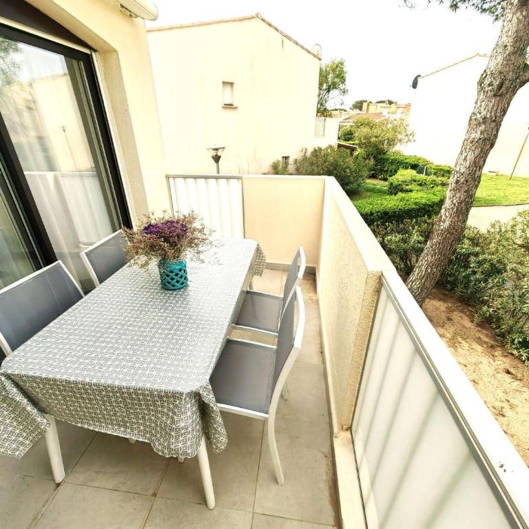 T3 Rénové avec Climatisation, Piscine & Parking à 100m de la Mer - FR-1-607-24 - Appartement (4 Adultes) - 25