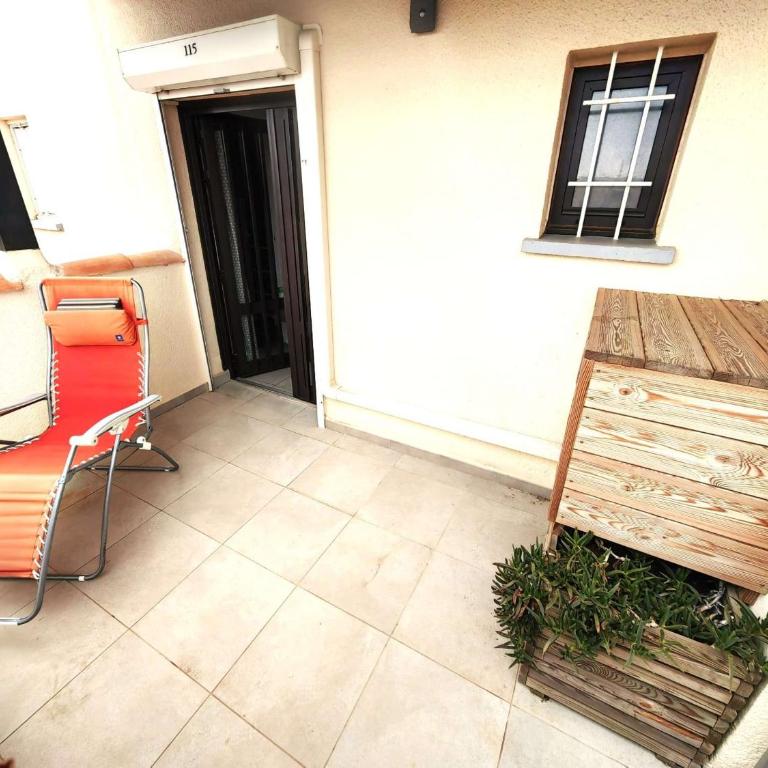 T3 Rénové avec Climatisation, Piscine & Parking à 100m de la Mer - FR-1-607-24 - Appartement (4 Adultes) - 28