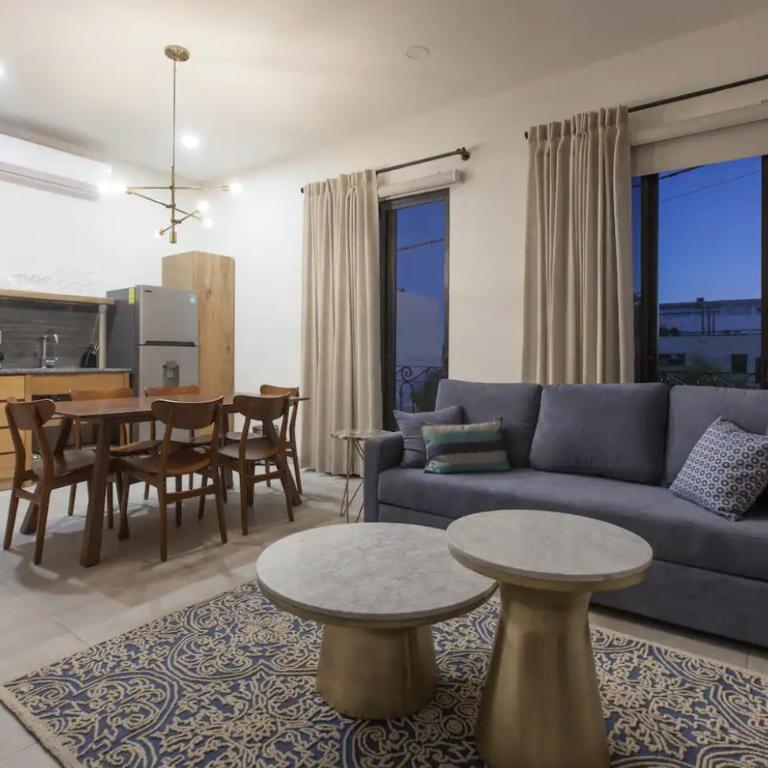 Departamentos & Villa Monarka, 1 Block from Malecon! - Apartamento de 1 dormitorio con balcón - 2