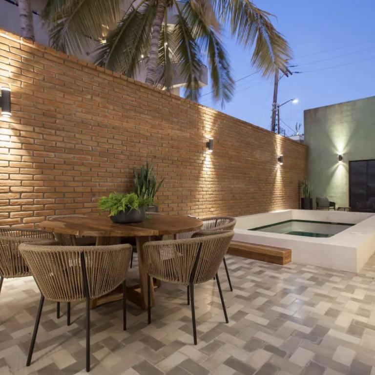 Departamentos & Villa Monarka, 1 Block from Malecon! - Apartamento de 3 dormitorios con piscina privada - 11