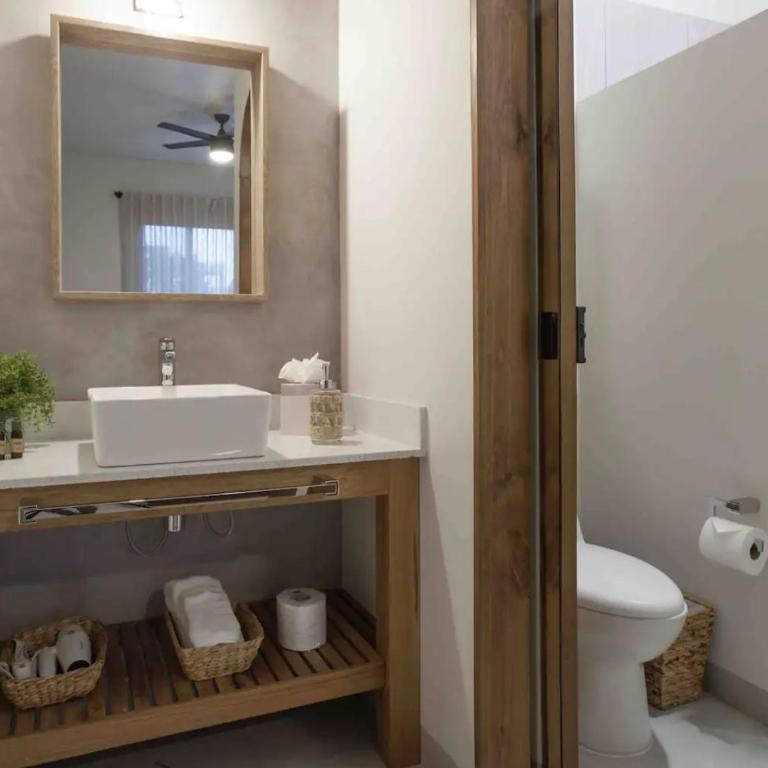 Departamentos & Villa Monarka, 1 Block from Malecon! - Apartamento de 2 dormitorios con balcón - 11