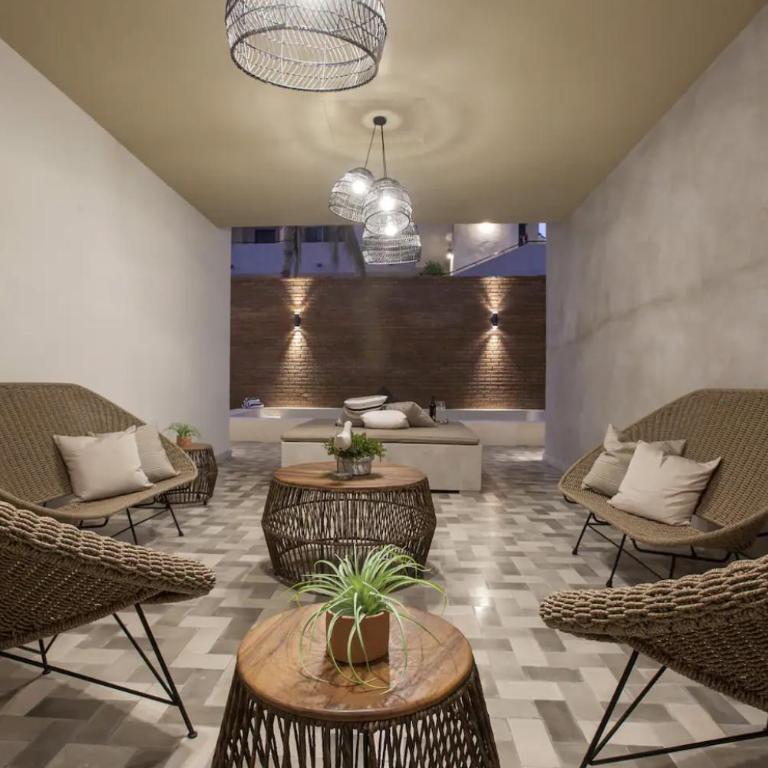 Departamentos & Villa Monarka, 1 Block from Malecon! - Apartamento de 3 dormitorios con piscina privada - 18