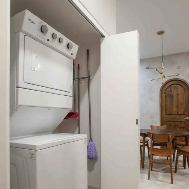 Departamentos & Villa Monarka, 1 Block from Malecon! - Apartamento de 2 dormitorios con balcón - 13