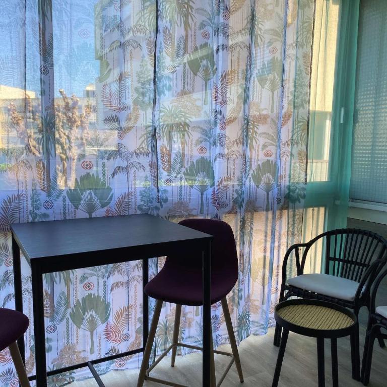 Joli Studio rénové avec loggia fermée, tout équipé, WIFI, classé 2 étoiles à Balaruc-les-Bains - FR-1-553-161 - Studio - 9