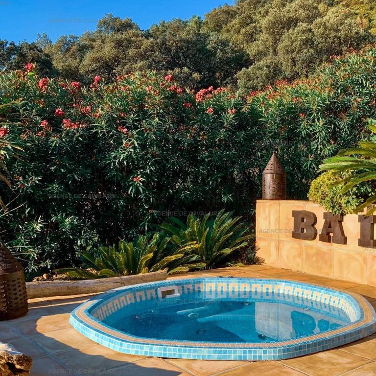 Villa avec piscine, jacuzzi et vue mer à Cavalaire - FR-1-100-265 - Villa - 4
