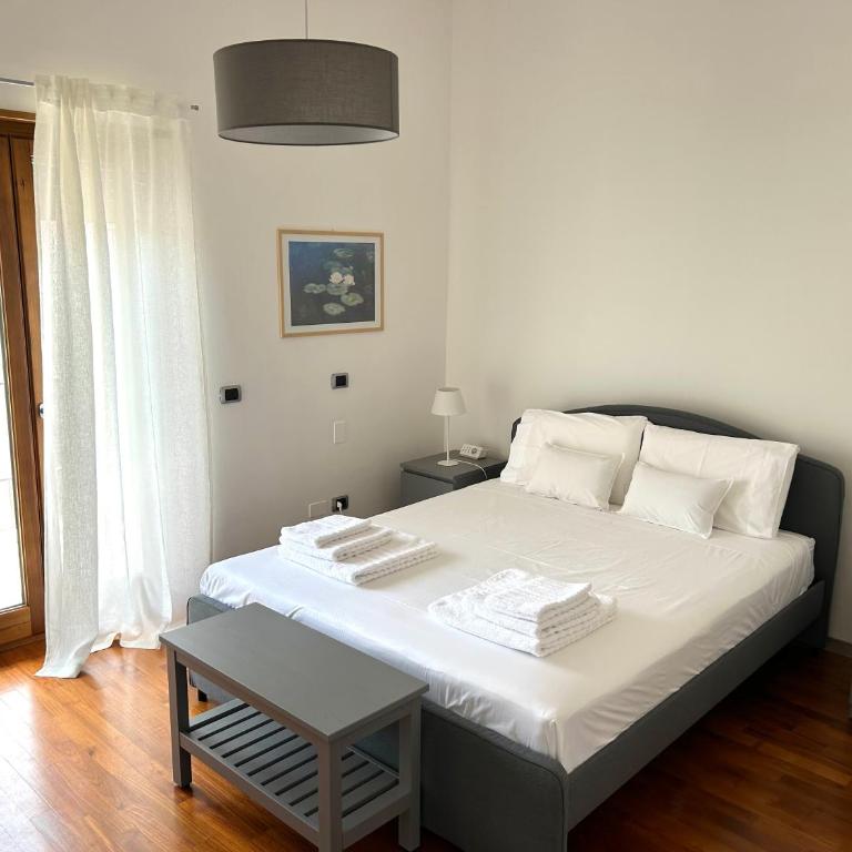 SiSo Home - Family Two-Bedroom Apartment with View - 8