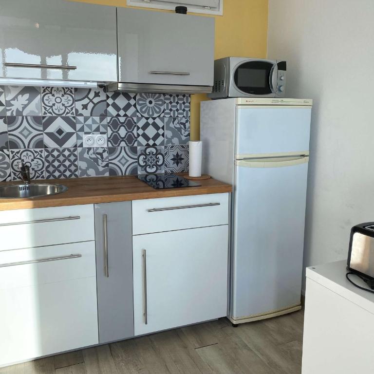 T2 avec Loggia et Wifi à Balaruc-les-Bains - FR-1-553-169 - Apartment - 6