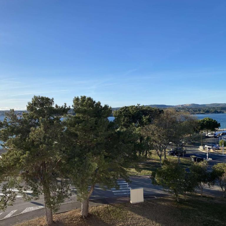 T2 avec Loggia et Wifi à Balaruc-les-Bains - FR-1-553-169 - Apartment - 11