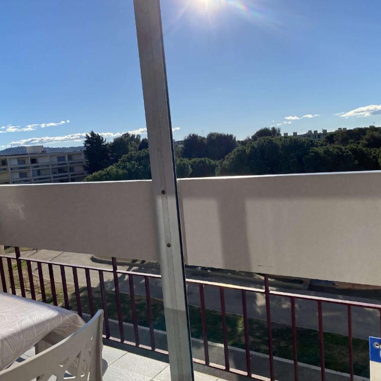 T1 rénové avec balcon, clim, wifi, à Balaruc-les-Bains - FR-1-553-220 - Appartement - 7