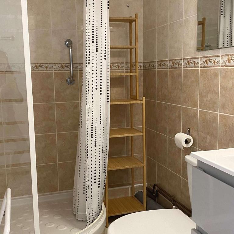 T1 rénové avec balcon, clim, wifi, à Balaruc-les-Bains - FR-1-553-220 - Appartement - 10
