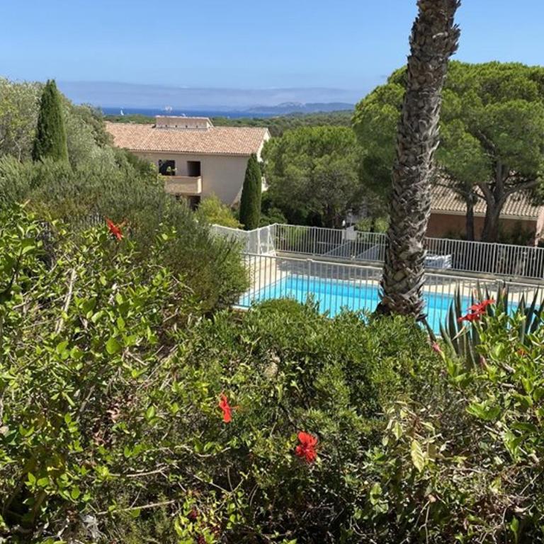 Charmant T2 à Giens avec grande terrasse, piscine et à proximité des plages - FR-1-335-160 - Apartment - 1