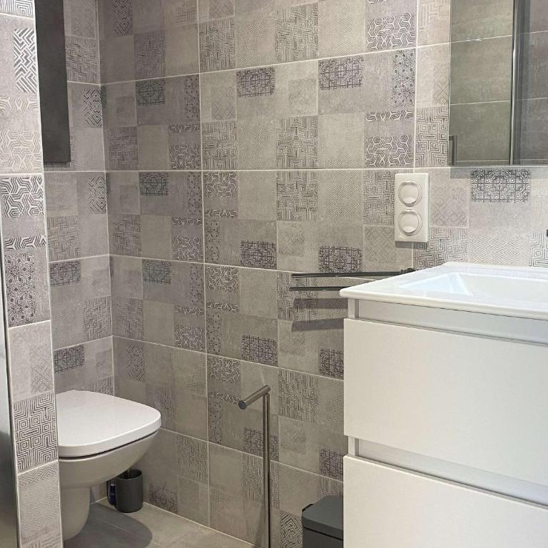 Appartement T2 rénové avec climatisation et internet, proche centre et étang de Thau - FR-1-553-193 - Appartement - 9