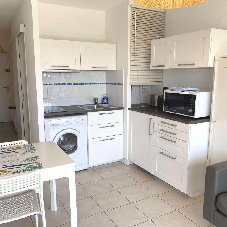T1 avec balcon, clim, wifi, animaux OK à Balaruc-les-Bains - FR-1-553-199 - Apartment - 10