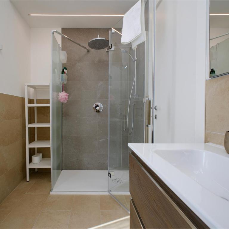 White House & Como City Views - Appartamento con 2 Camere da Letto - 15