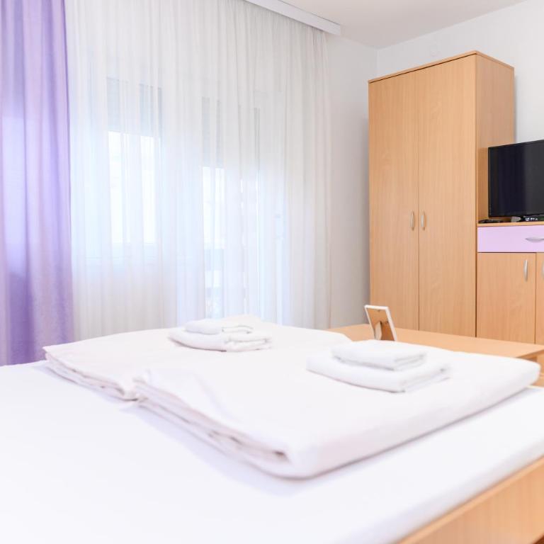 Apartmani Zvirac - Dvokrevetna Soba sa Bračnim Krevetom/Zasebnim Krevetima i Zajedničkim Kupatilom - 6
