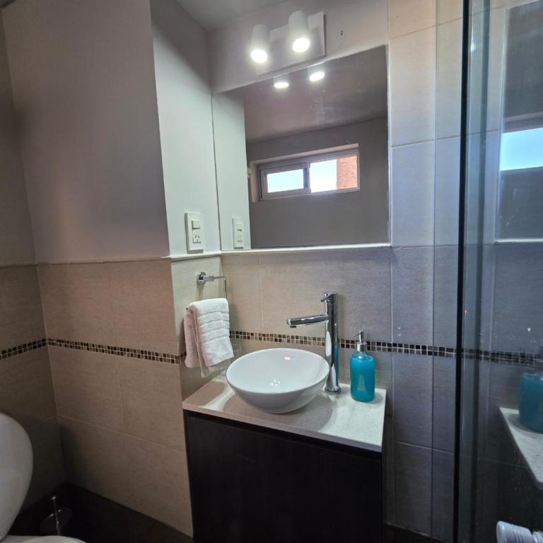 Maipú y Avenida Pellegrini con Parking privado opcional - Apartamento con balcón - 17